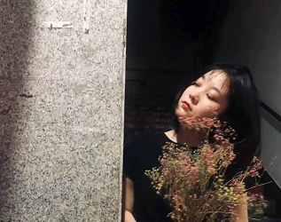 《抖音》疯产姐妹张小花照片分享